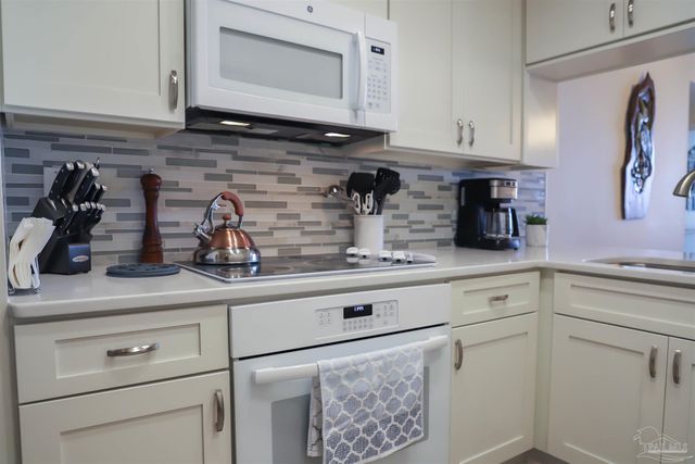 8477 Gulf Blvd 202, Navarre, FL 32566