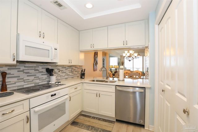 8477 Gulf Blvd 202, Navarre, FL 32566