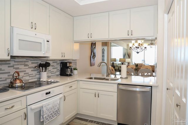 8477 Gulf Blvd 202, Navarre, FL 32566