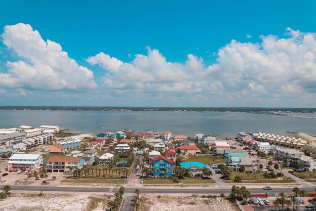 8477 Gulf Blvd 202, Navarre, FL 32566