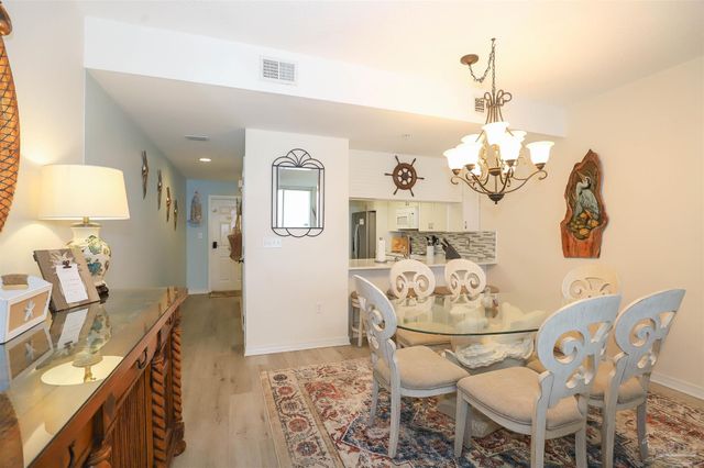 8477 Gulf Blvd 202, Navarre, FL 32566