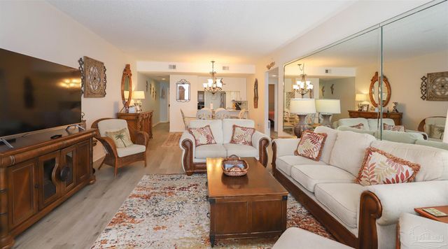 8477 Gulf Blvd 202, Navarre, FL 32566