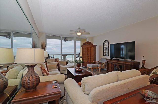 8477 Gulf Blvd 202, Navarre, FL 32566