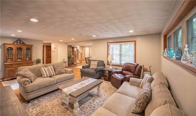 20 Whipple Road, Smithfield, RI 02917