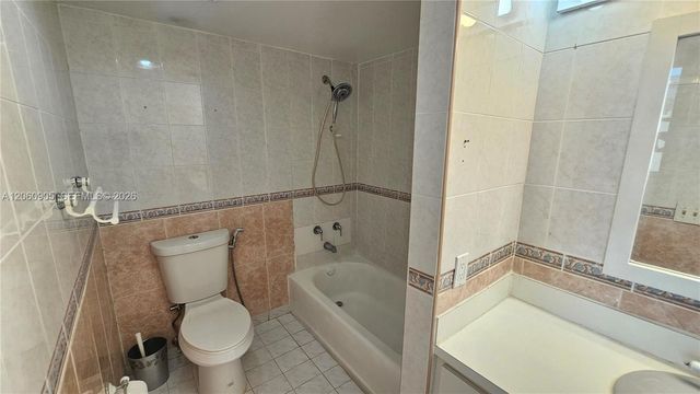 1651 NE 115th St 26C, Miami, FL 33181