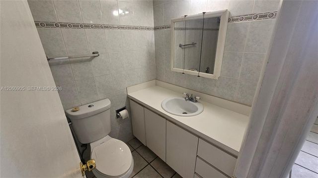 1651 NE 115th St 26C, Miami, FL 33181