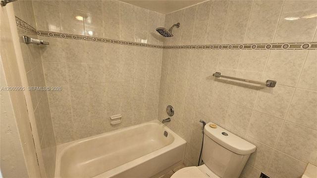 1651 NE 115th St 26C, Miami, FL 33181