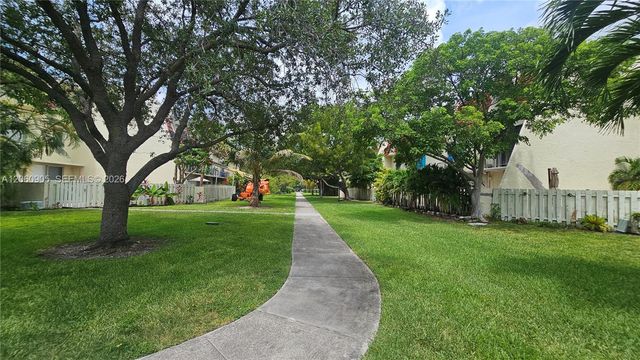 1651 NE 115th St 26C, Miami, FL 33181