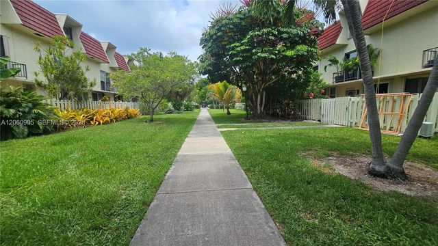 1651 NE 115th St 26C, Miami, FL 33181