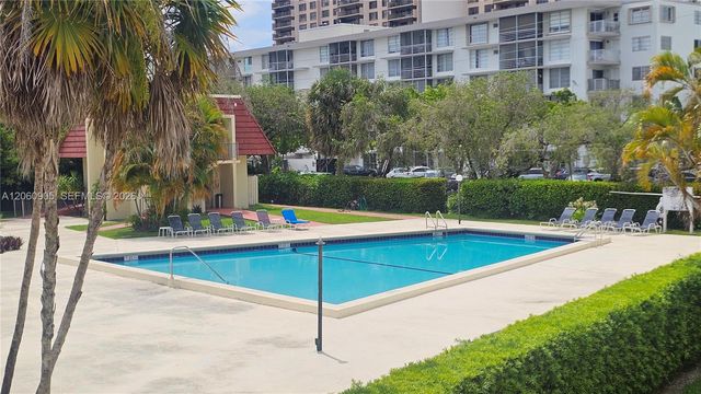 1651 NE 115th St 26C, Miami, FL 33181