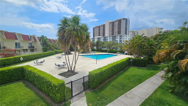 1651 NE 115th St 26C, Miami, FL 33181