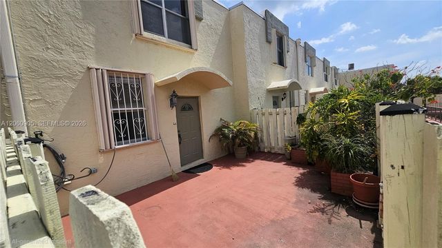 1651 NE 115th St 26C, Miami, FL 33181