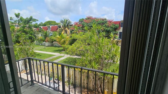 1651 NE 115th St 26C, Miami, FL 33181