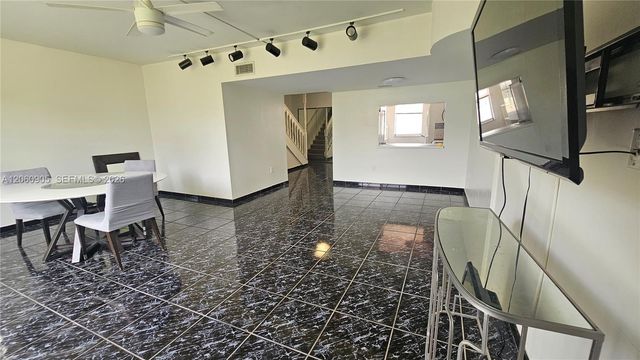 1651 NE 115th St 26C, Miami, FL 33181