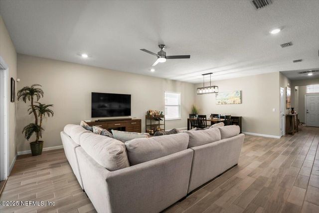 9486 LOVAGE Lane, Jacksonville, FL 32219