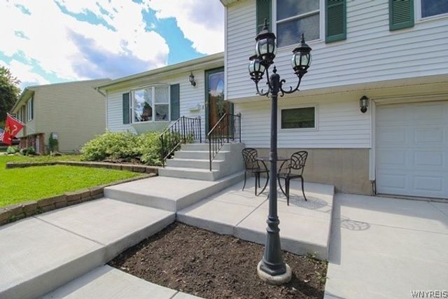 7028 Northview Drive, Lockport Town, NY 14094