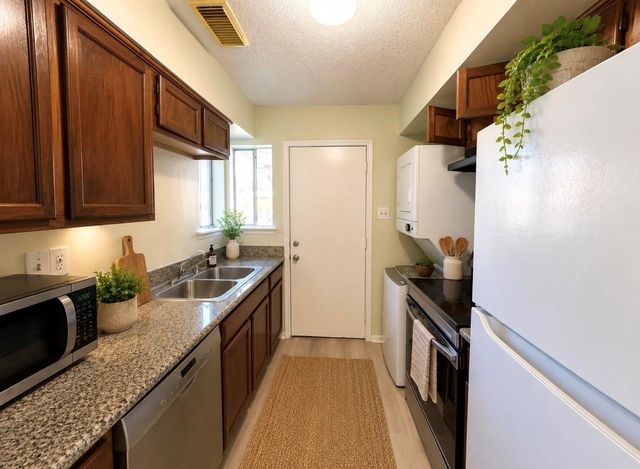7789 Cook Road, Houston, TX 77072