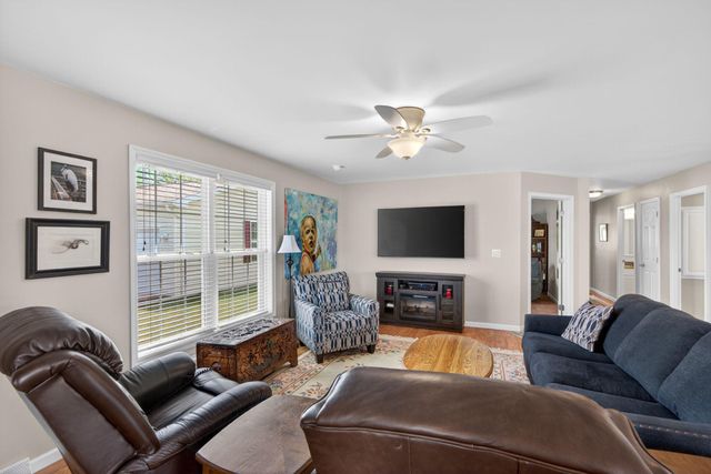 22 WAXWING CIR, Bechtelsville, PA 19505