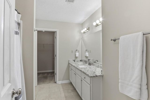 1077 JESSICA LAUREN DR, Cordova, TN 38018