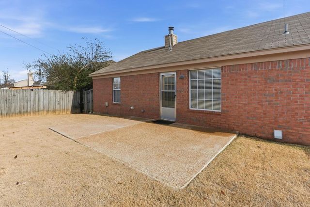 1077 JESSICA LAUREN DR, Cordova, TN 38018