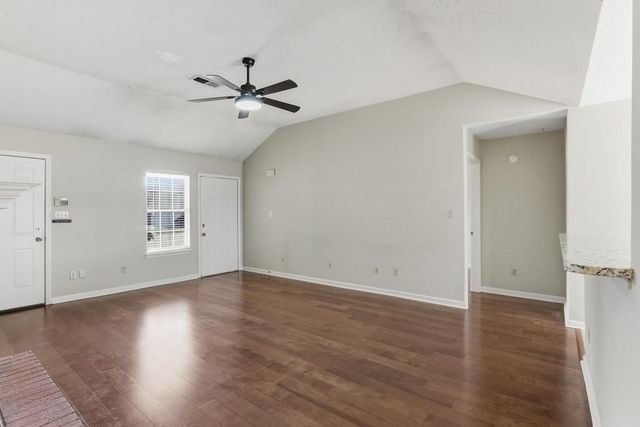 1077 JESSICA LAUREN DR, Cordova, TN 38018