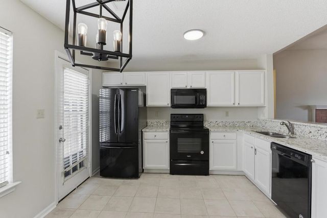 1077 JESSICA LAUREN DR, Cordova, TN 38018