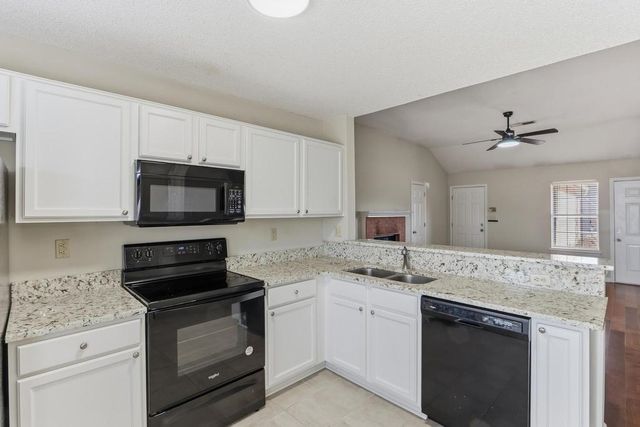 1077 JESSICA LAUREN DR, Cordova, TN 38018