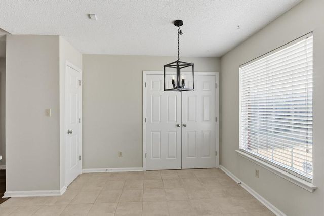 1077 JESSICA LAUREN DR, Cordova, TN 38018