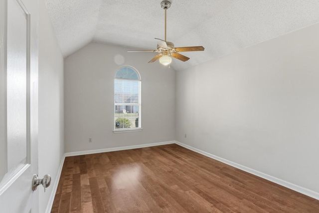 1077 JESSICA LAUREN DR, Cordova, TN 38018