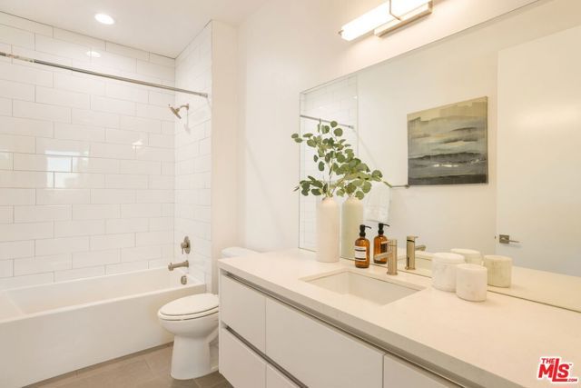 11724 Culver Boulevard 8, Los Angeles, CA 90066