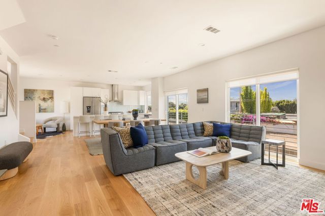 11724 Culver Boulevard 8, Los Angeles, CA 90066