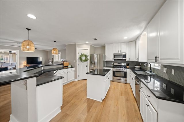 234 East Obryant Street, Bellville, TX 77418