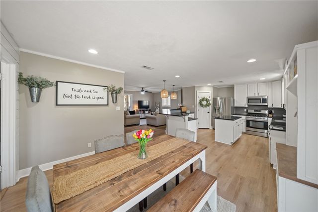 234 East Obryant Street, Bellville, TX 77418