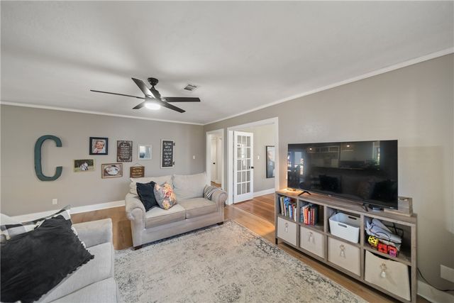 234 East Obryant Street, Bellville, TX 77418