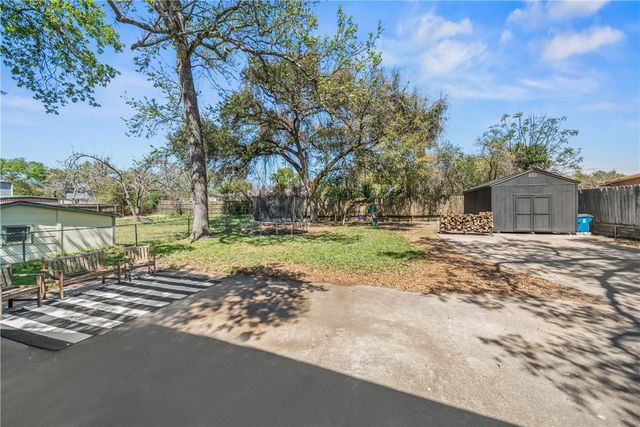 234 East Obryant Street, Bellville, TX 77418