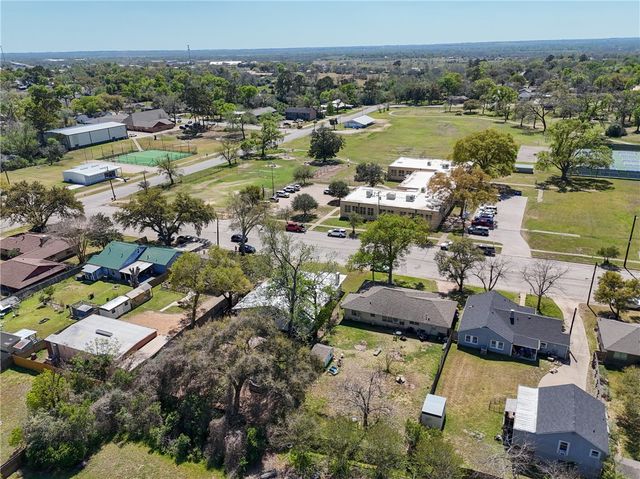 234 East Obryant Street, Bellville, TX 77418