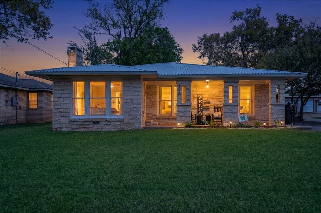 234 East Obryant Street, Bellville, TX 77418