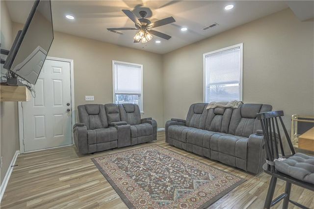 401 Darneal Avenue, Richmond, MO 64085