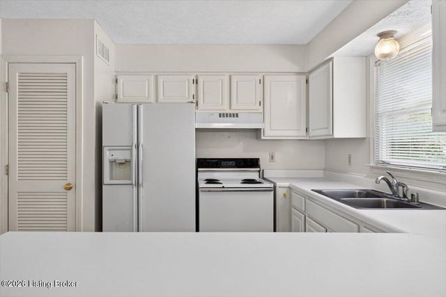 15 Trace Ln, Shelbyville, KY 40065