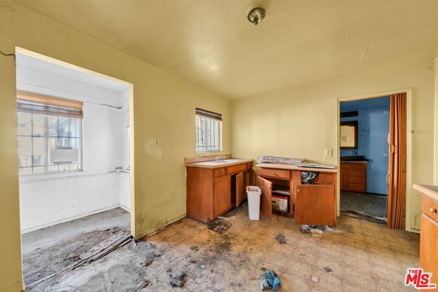 224 W 84th Street, Los Angeles, CA 90003