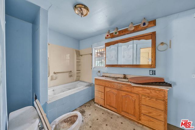 224 W 84th Street, Los Angeles, CA 90003