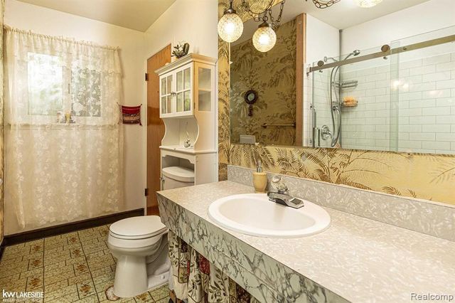 25810 Virginia Drive, Warren, MI 48091