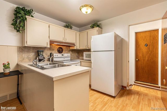 25810 Virginia Drive, Warren, MI 48091