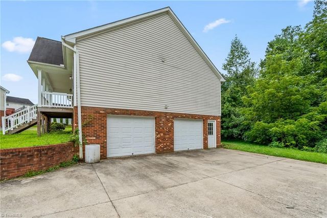 4381 Stone Forest Court, Winston-salem, NC 27105