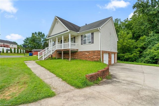 4381 Stone Forest Court, Winston-salem, NC 27105
