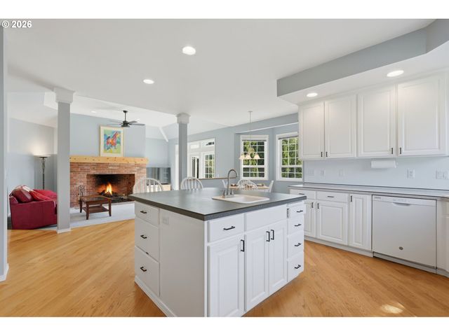 9850 Ne MEADOW Loop, Newberg, OR 97132