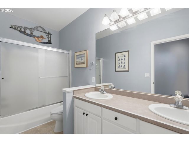 9850 Ne MEADOW Loop, Newberg, OR 97132