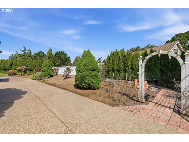 9850 Ne MEADOW Loop, Newberg, OR 97132