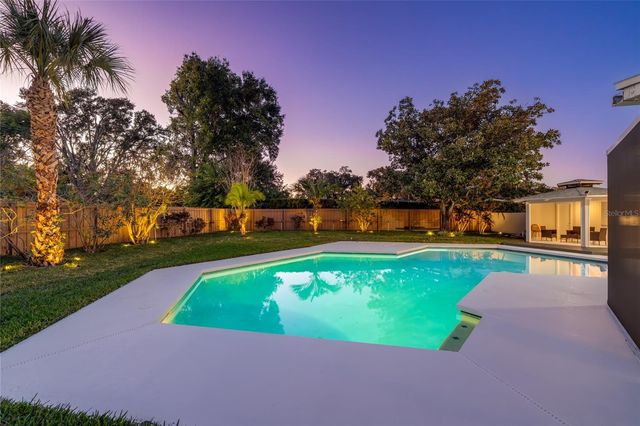 8922 BAY COVE COURT, Orlando, FL 32819