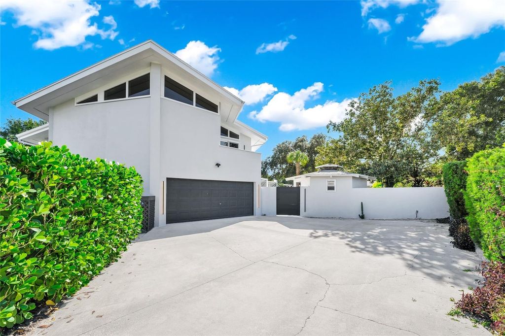 Image 11 of property listing at 8922 BAY COVE COURT, Orlando, FL 32819